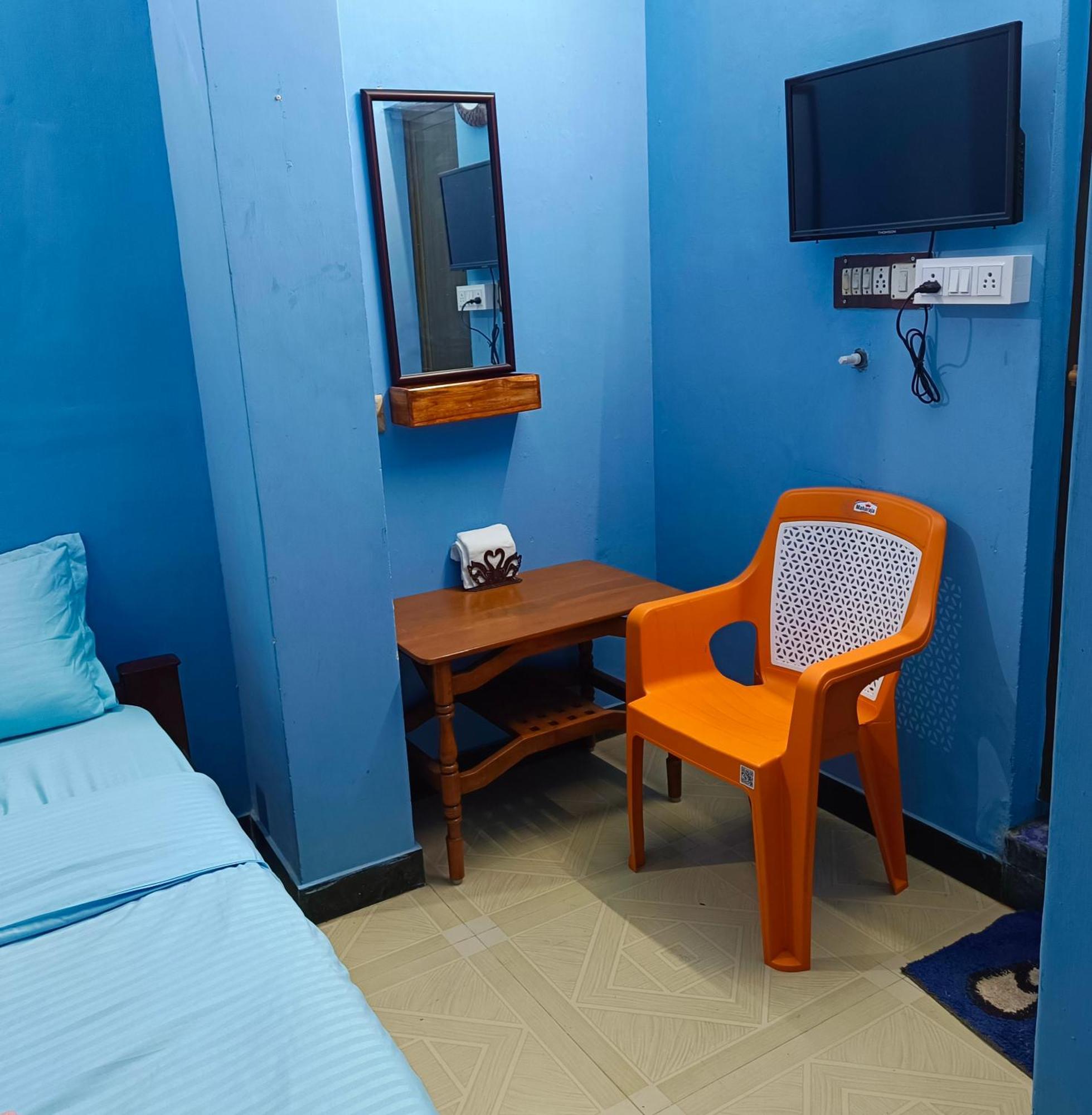 Blue Waves Homestay Пудучеррі Екстер'єр фото