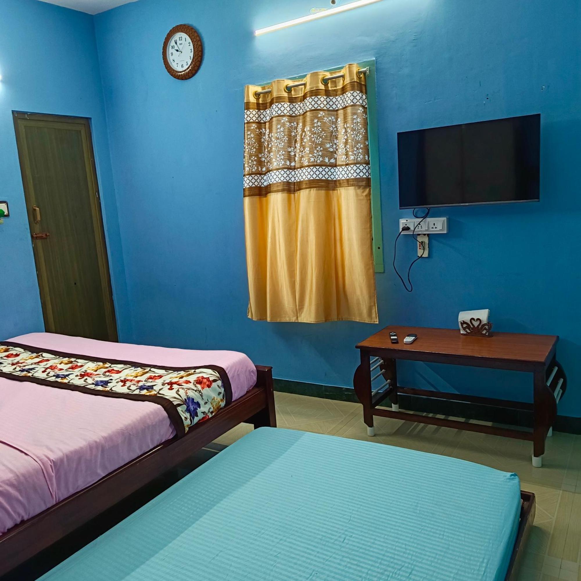 Blue Waves Homestay Пудучеррі Екстер'єр фото