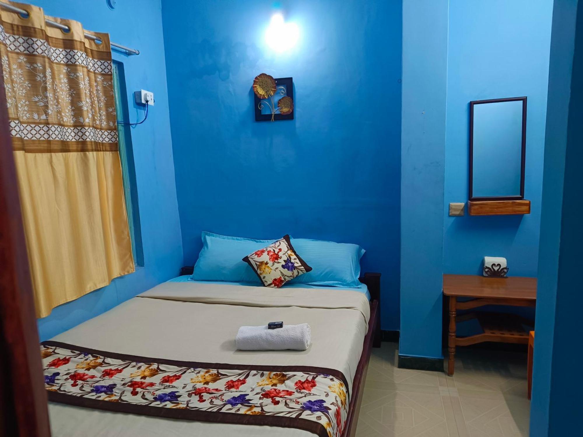Blue Waves Homestay Пудучеррі Екстер'єр фото
