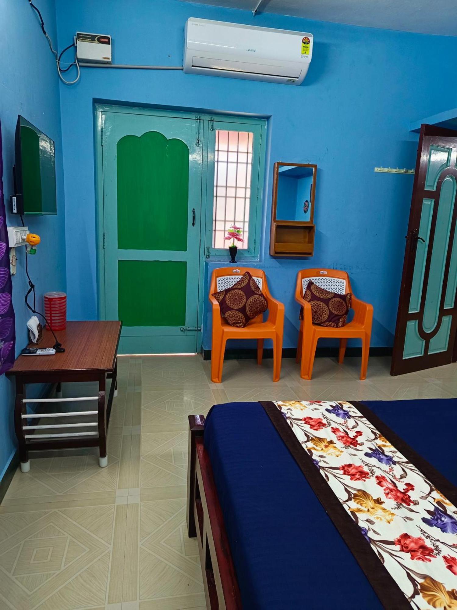 Blue Waves Homestay Пудучеррі Екстер'єр фото